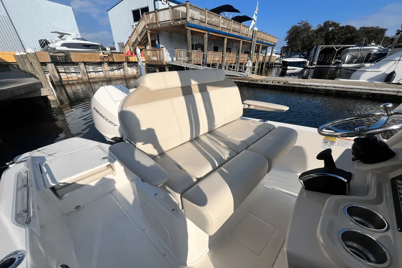 Slide: The Image of Boston Whaler 220 Dauntless 2025 - 16