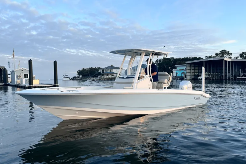 Slide: The Image of Boston Whaler 220 Dauntless 2025 - 3
