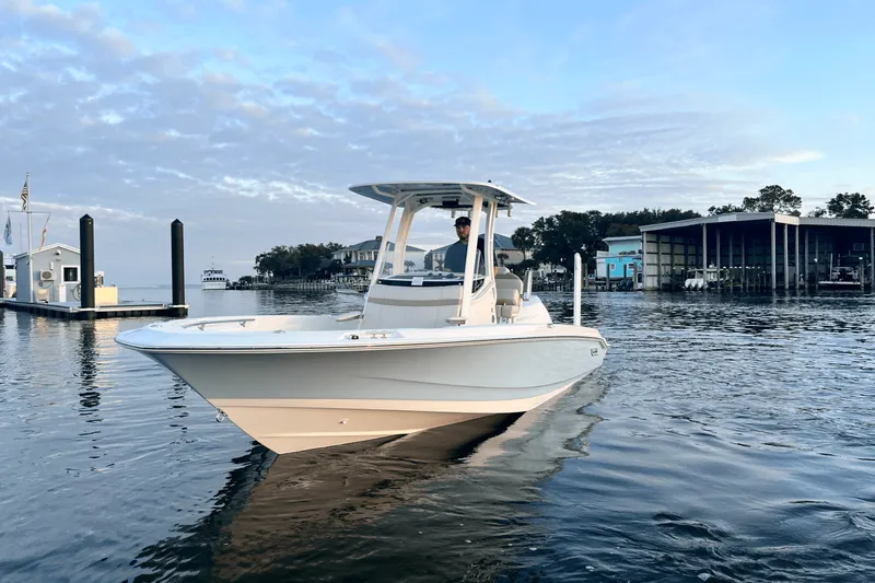 Slide: The Image of Boston Whaler 220 Dauntless 2025 - 4
