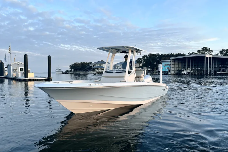 Slide: The Image of Boston Whaler 220 Dauntless 2025 - 5