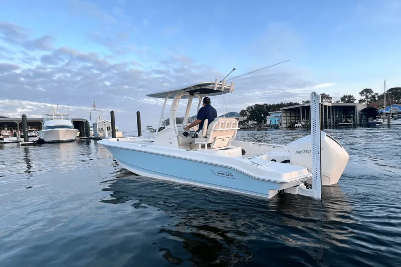 Slide: The Image of Boston Whaler 220 Dauntless 2025 - 6