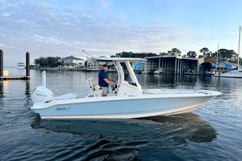 Slide: The Image of Boston Whaler 220 Dauntless 2025 - 7