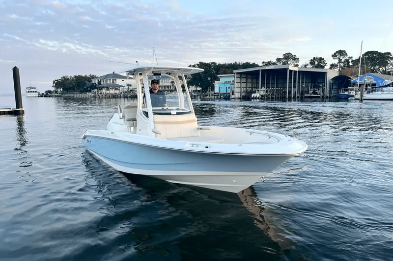 Slide: The Image of Boston Whaler 220 Dauntless 2025 - 8