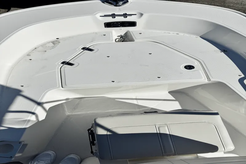 Slide: The Image of Boston Whaler 150 Montauk 2025 - 15