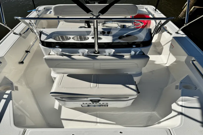 Slide: The Image of Boston Whaler 150 Montauk 2025 - 16