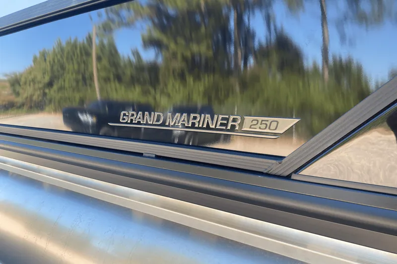 Slide: The Image of Harris Grand Mariner 250 2025 - 10