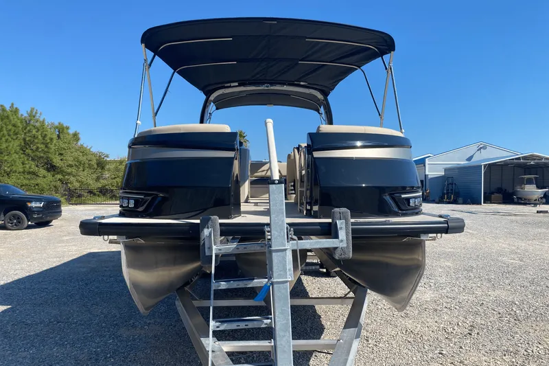 Slide: The Image of Harris Grand Mariner 250 2025 - 11