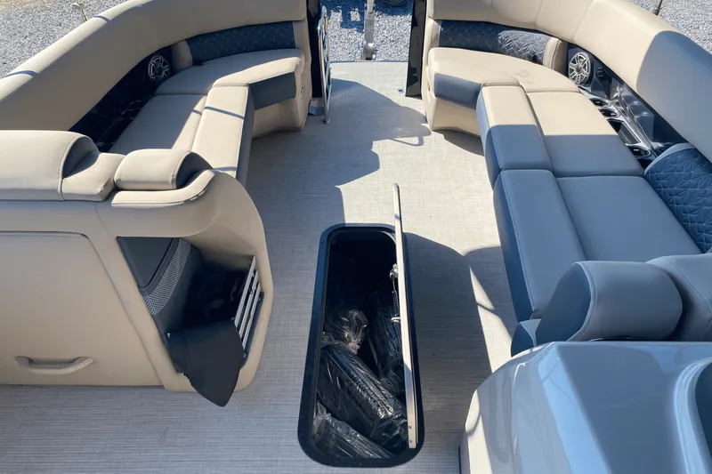 Slide: The Image of Harris Grand Mariner 250 2025 - 13