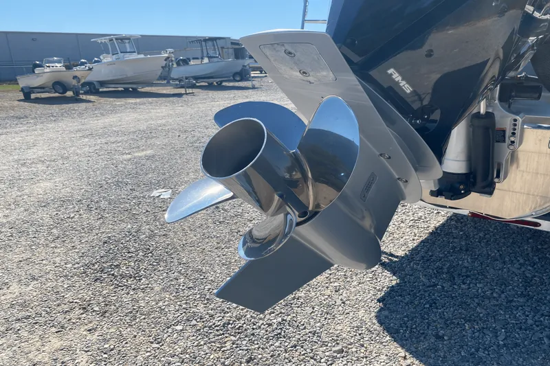 Slide: The Image of Harris Grand Mariner 250 2025 - 19