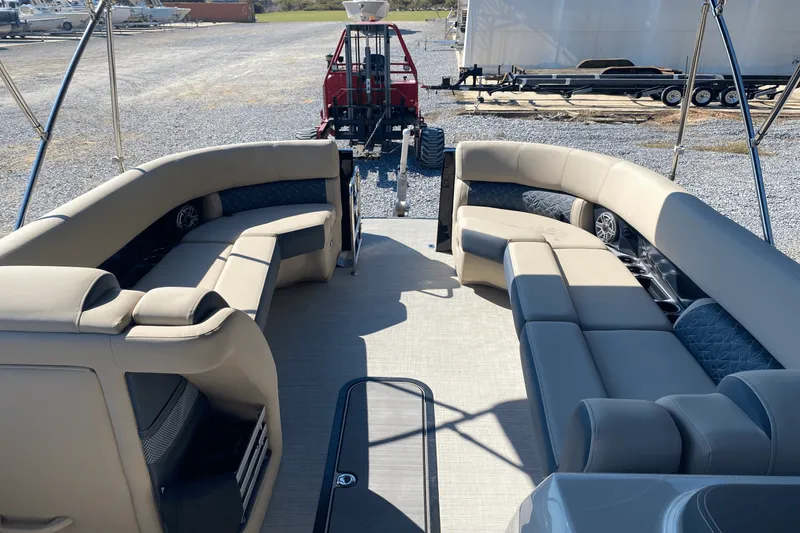 Slide: The Image of Harris Grand Mariner 250 2025 - 20