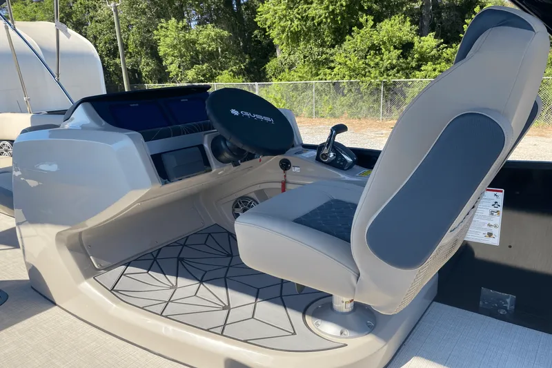 Slide: The Image of Harris Grand Mariner 250 2025 - 21