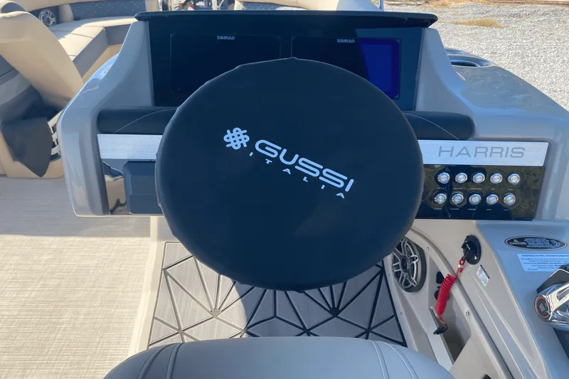 Slide: The Image of Harris Grand Mariner 250 2025 - 22