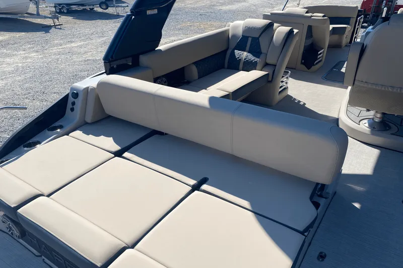 Slide: The Image of Harris Grand Mariner 250 2025 - 24