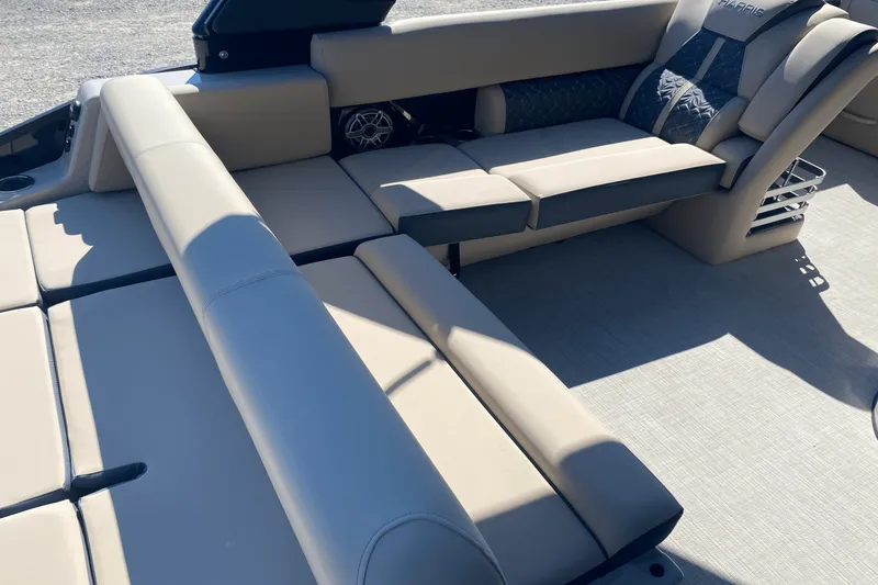 Slide: The Image of Harris Grand Mariner 250 2025 - 25