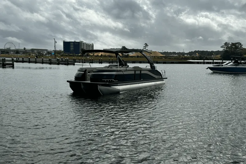 Slide: The Image of Harris Grand Mariner 250 2025 - 5