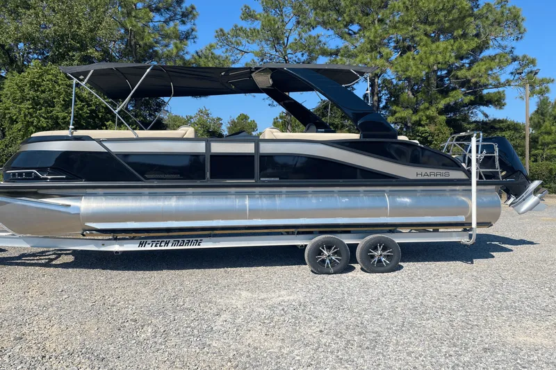 Slide: The Image of Harris Grand Mariner 250 2025 - 6