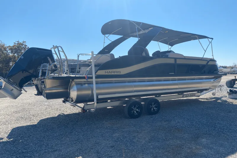 Slide: The Image of Harris Grand Mariner 250 2025 - 7