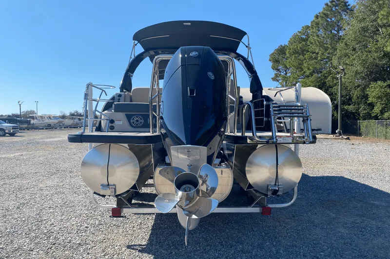 Slide: The Image of Harris Grand Mariner 250 2025 - 8