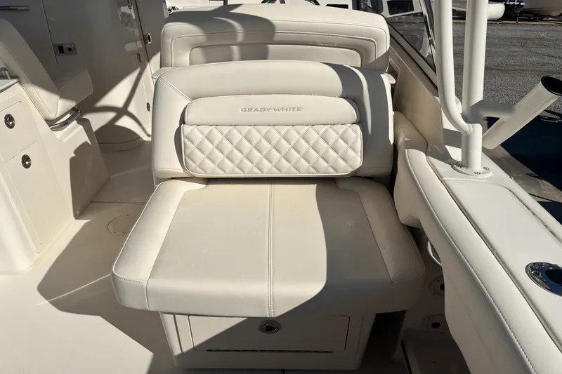 Slide: The Image of Grady-White Freedom 285 2025 - 10