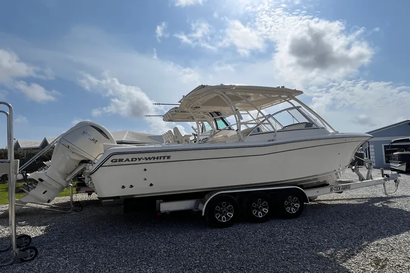 Slide: The Image of Grady-White Freedom 285 2025 - 4