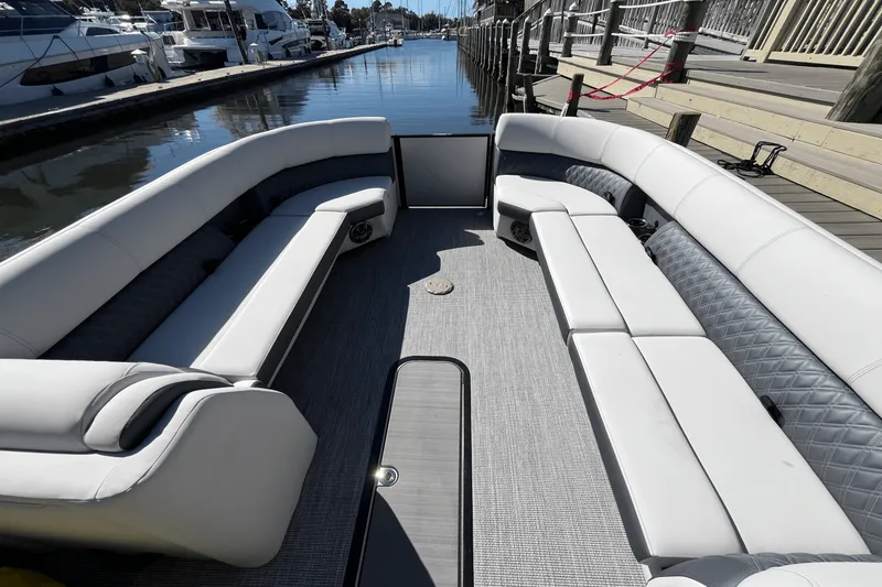 Slide: The Image of Harris 250 Sunliner 2025 - 12