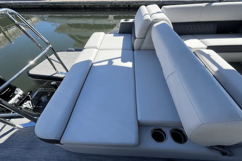 Slide: The Image of Harris 250 Sunliner 2025 - 4