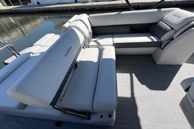 Slide: The Image of Harris 250 Sunliner 2025 - 5