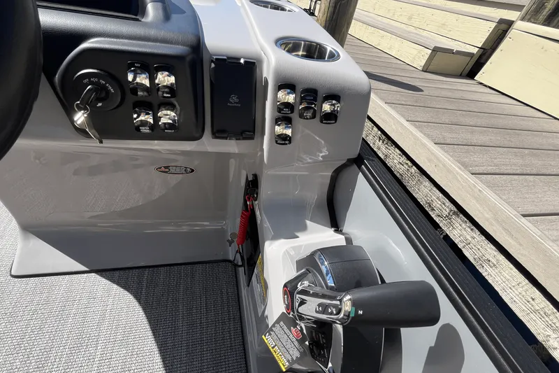 Slide: The Image of Harris 250 Sunliner 2025 - 9