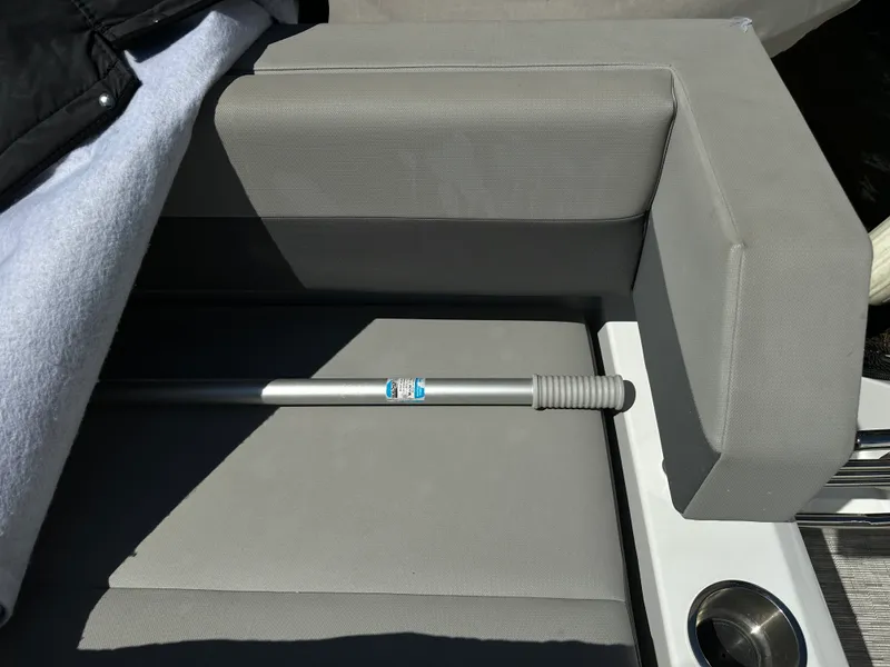 Slide: The Image of Cruisers Yachts 42 CANTIUS 2023 - 10