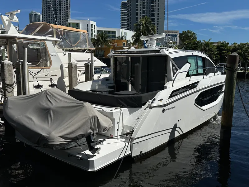 Slide: The Image of Cruisers Yachts 42 CANTIUS 2023 - 11
