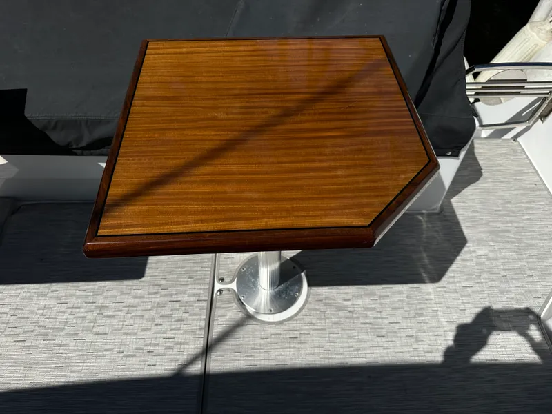 Slide: The Image of Cruisers Yachts 42 CANTIUS 2023 - 12