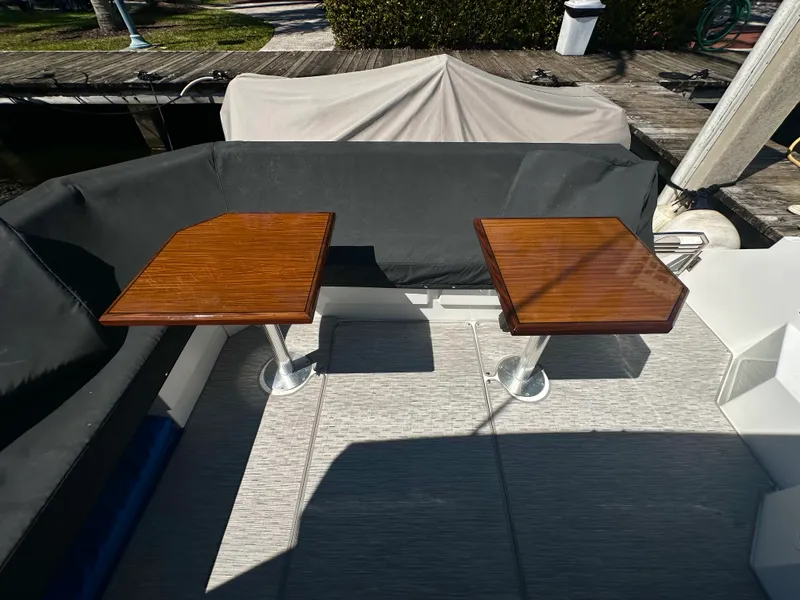 Slide: The Image of Cruisers Yachts 42 CANTIUS 2023 - 13