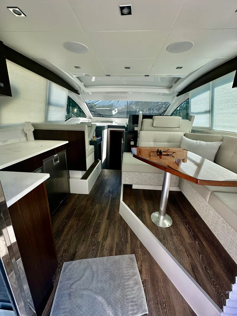 Slide: The Image of Cruisers Yachts 42 CANTIUS 2023 - 15