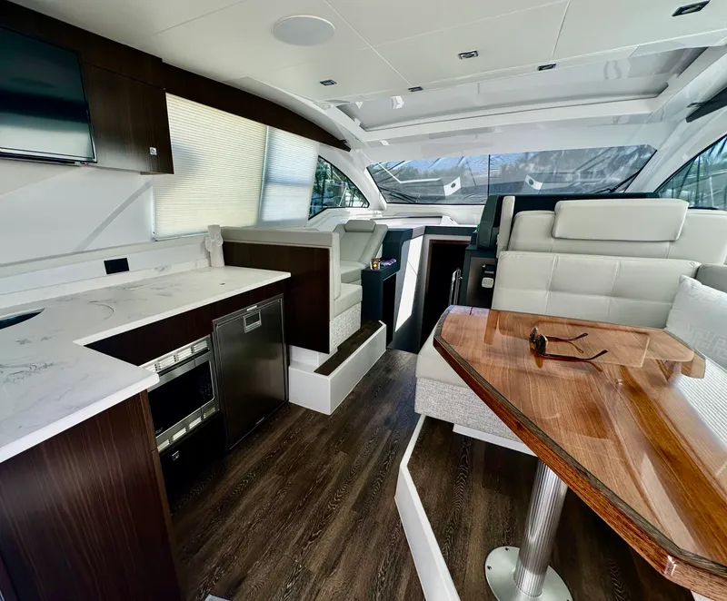 Slide: The Image of Cruisers Yachts 42 CANTIUS 2023 - 16