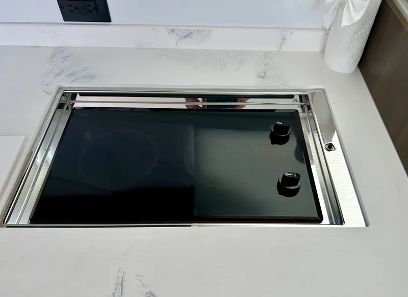 Slide: The Image of Cruisers Yachts 42 CANTIUS 2023 - 20