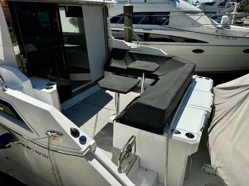 Slide: The Image of Cruisers Yachts 42 CANTIUS 2023 - 27