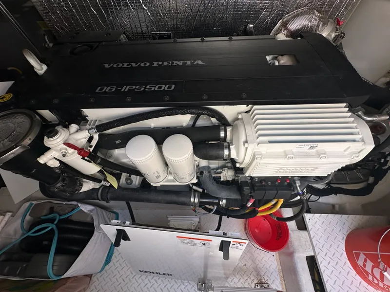 Slide: The Image of Cruisers Yachts 42 CANTIUS 2023 - 29