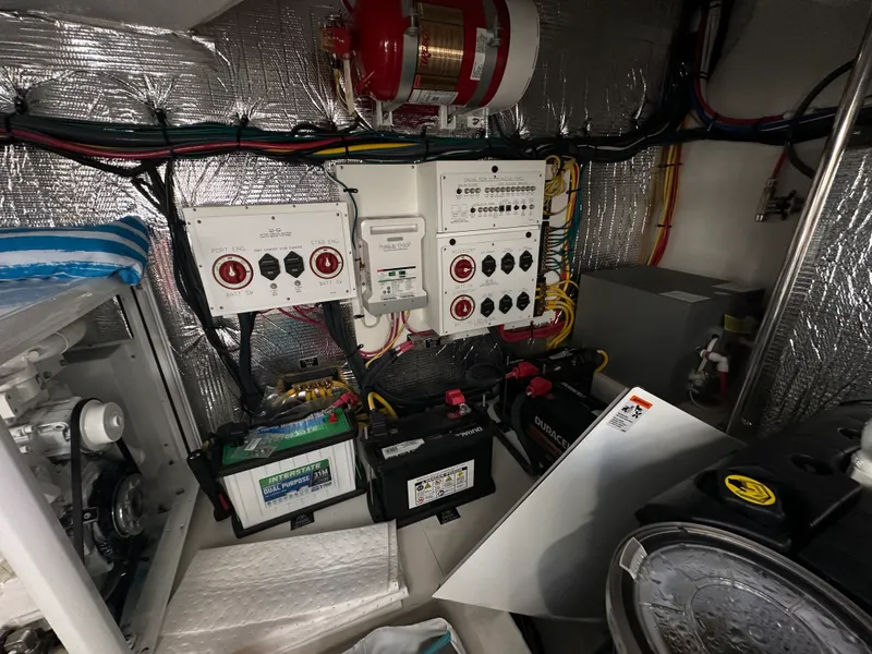 Slide: The Image of Cruisers Yachts 42 CANTIUS 2023 - 30