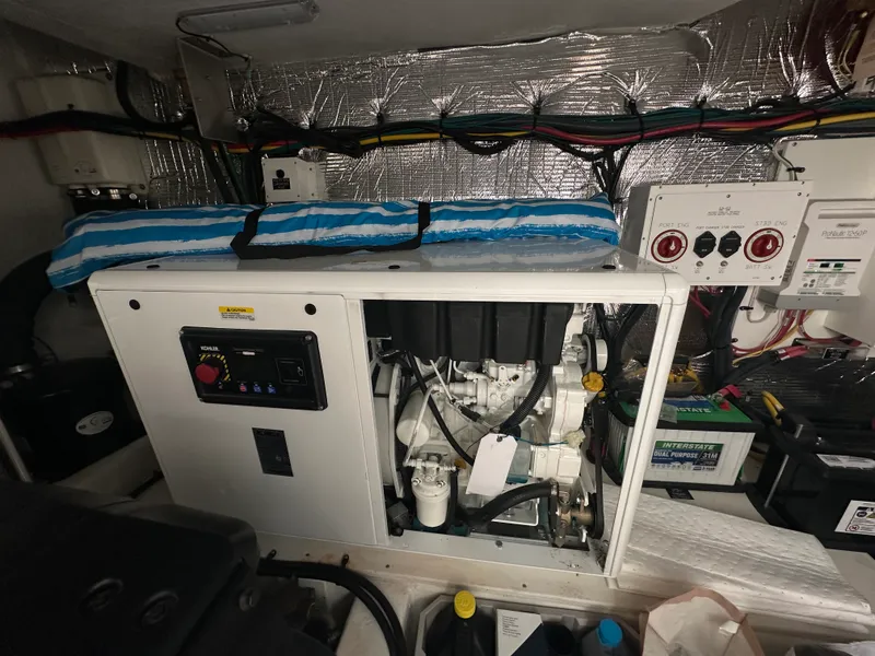 Slide: The Image of Cruisers Yachts 42 CANTIUS 2023 - 31