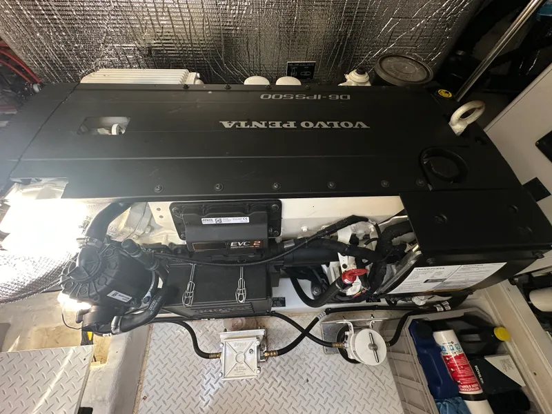 Slide: The Image of Cruisers Yachts 42 CANTIUS 2023 - 32