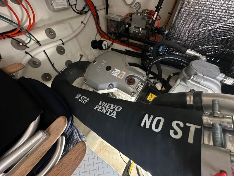 Slide: The Image of Cruisers Yachts 42 CANTIUS 2023 - 34