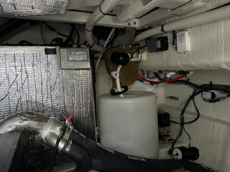 Slide: The Image of Cruisers Yachts 42 CANTIUS 2023 - 36