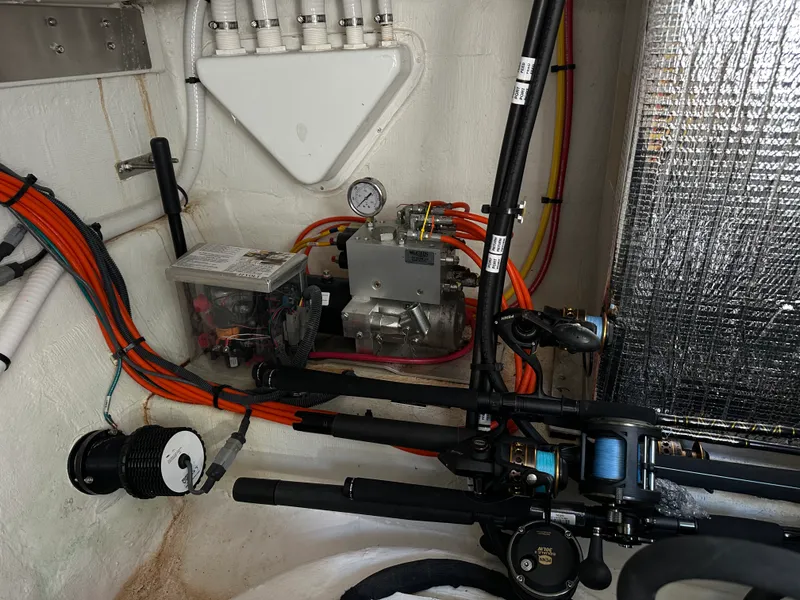 Slide: The Image of Cruisers Yachts 42 CANTIUS 2023 - 37