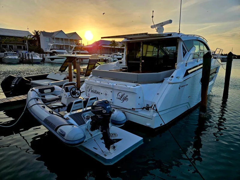 Slide: The Image of Cruisers Yachts 42 CANTIUS 2023 - 39