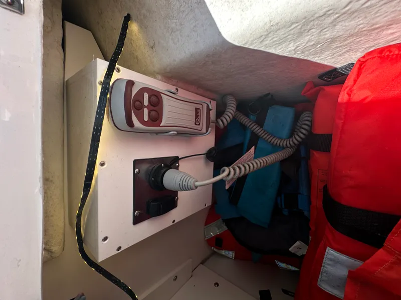 Slide: The Image of Cruisers Yachts 42 CANTIUS 2023 - 6