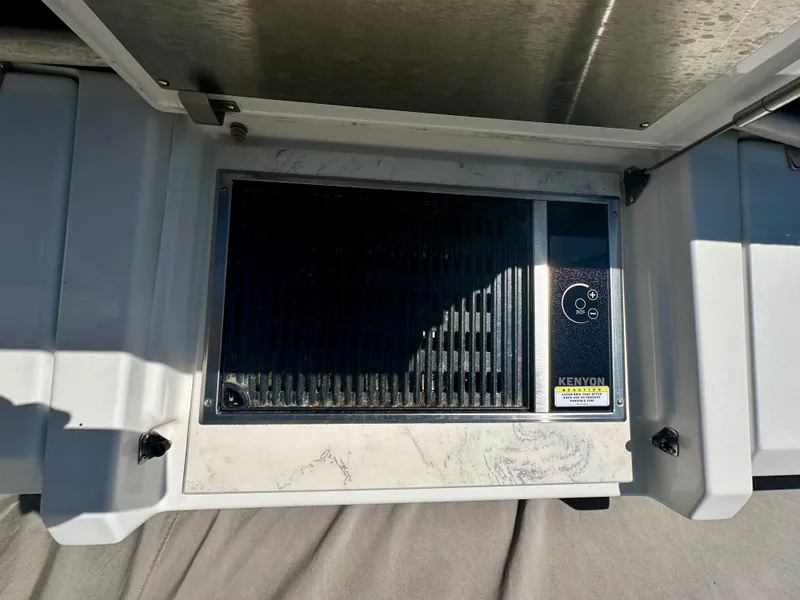 Slide: The Image of Cruisers Yachts 42 CANTIUS 2023 - 7