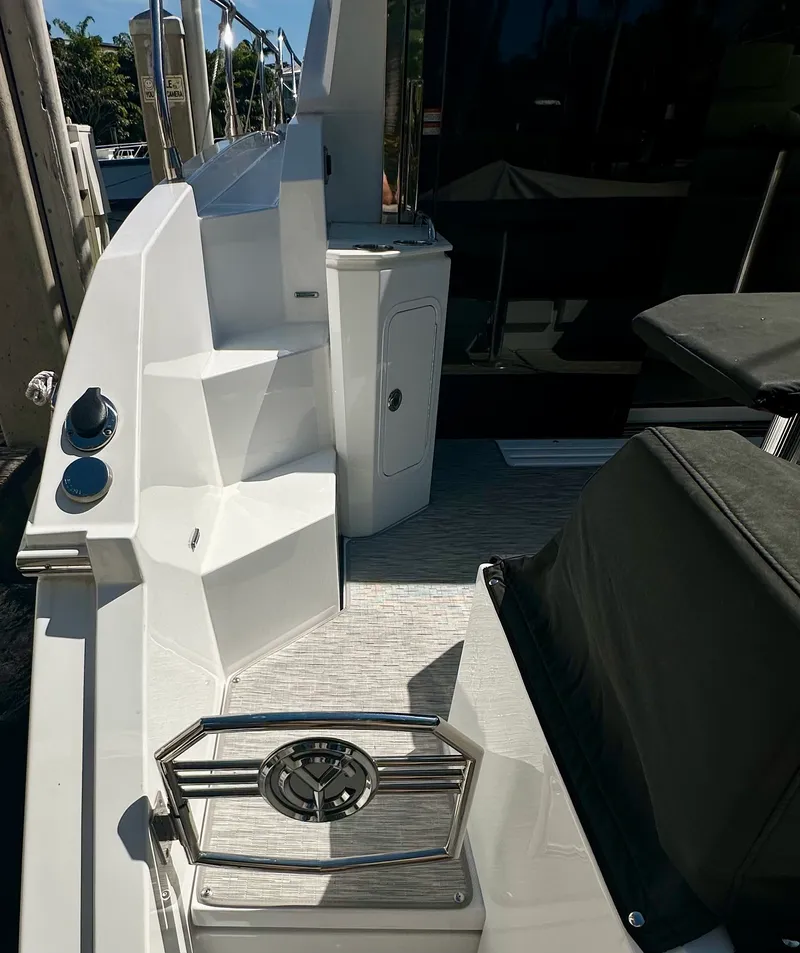 Slide: The Image of Cruisers Yachts 42 CANTIUS 2023 - 8