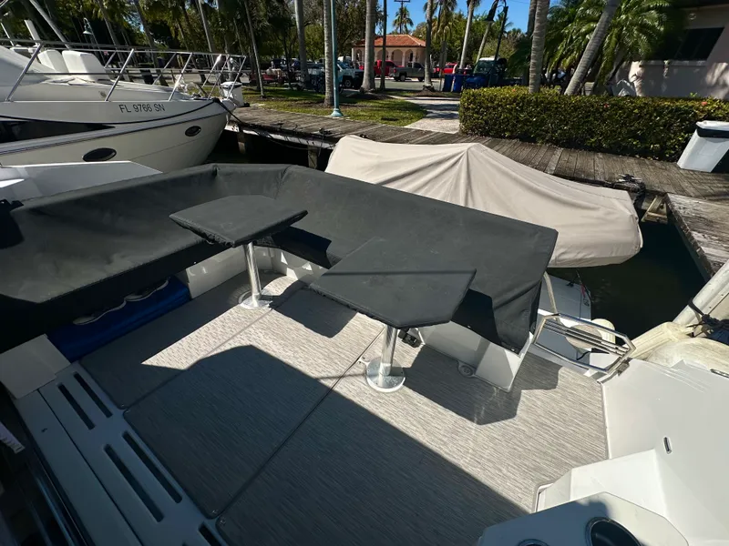 Slide: The Image of Cruisers Yachts 42 CANTIUS 2023 - 9