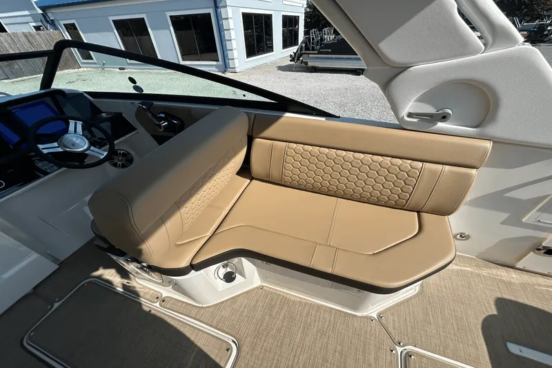 Slide: The Image of Sea Ray SDX 250 Outboard 2025 - 10