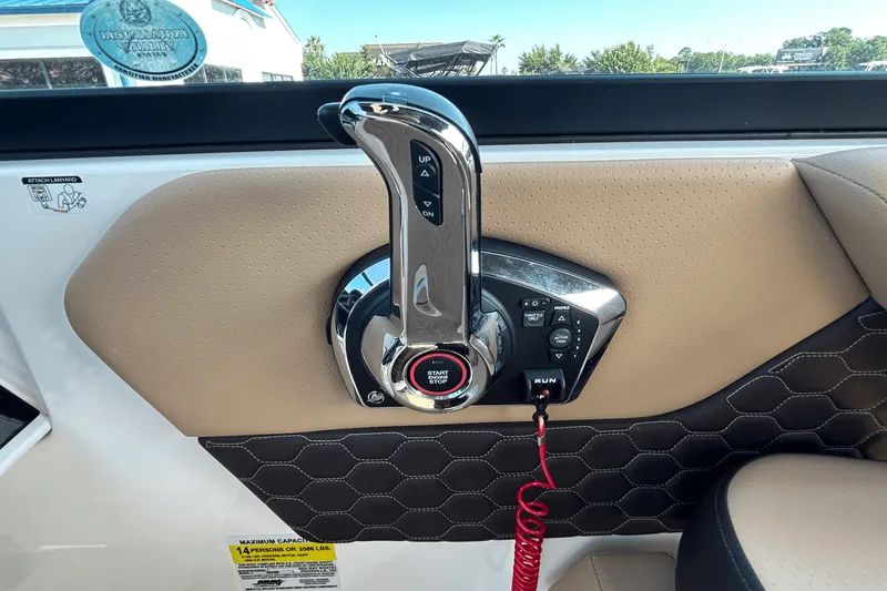 Slide: The Image of Sea Ray SDX 250 Outboard 2025 - 21